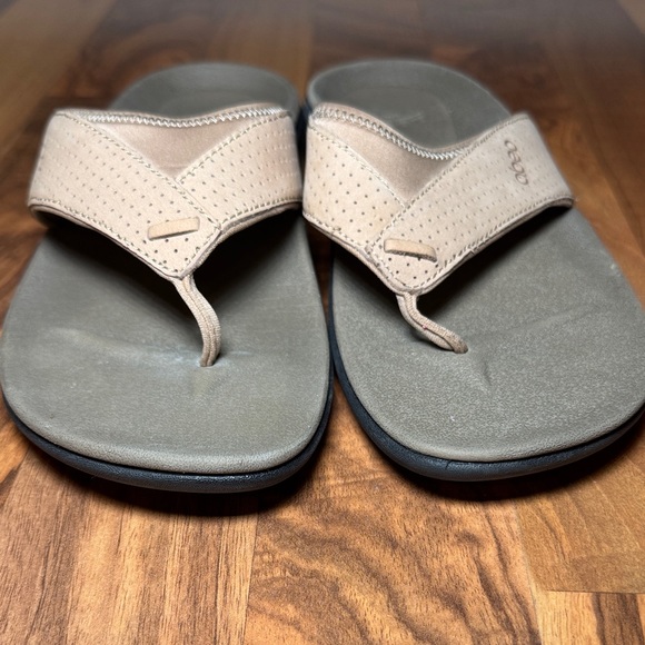 ABEO Beige and Olive Sandals flip flops woman’s size 9 - Picture 3 of 8